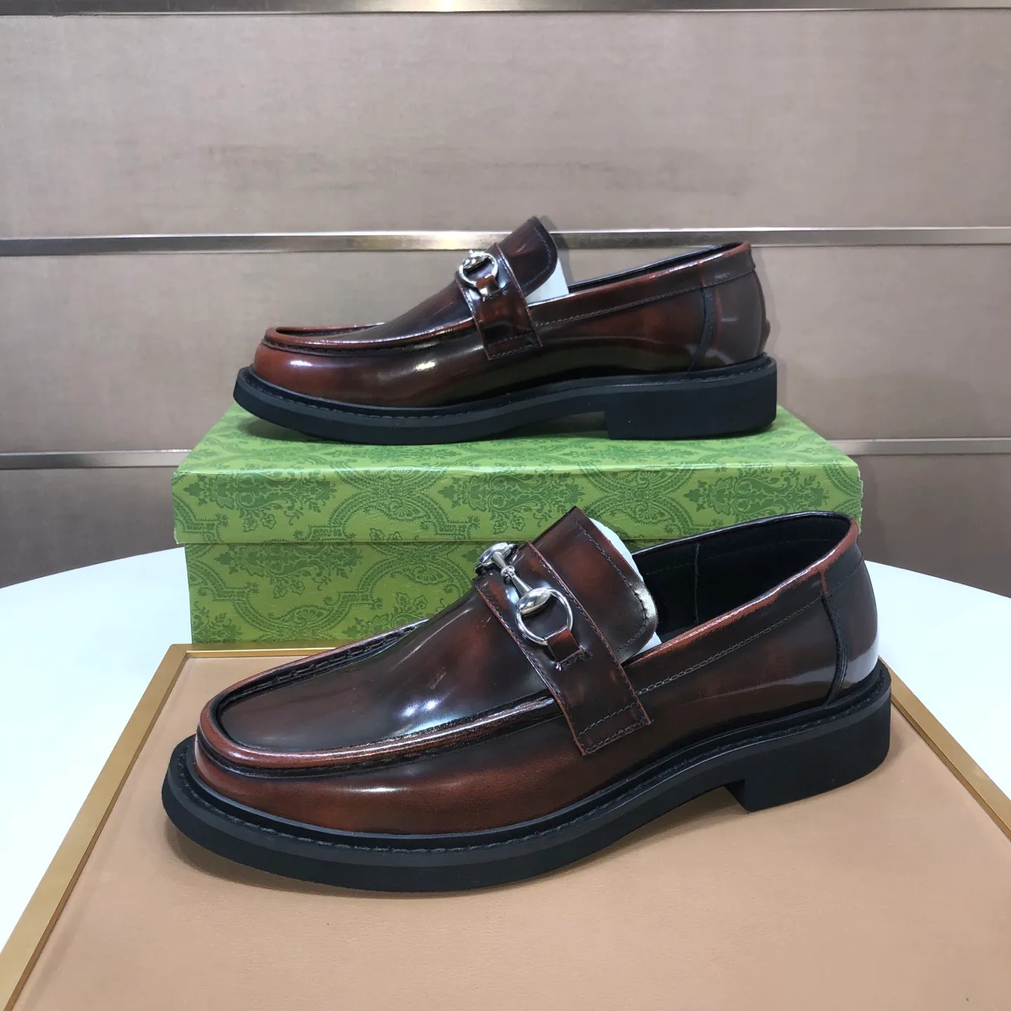 Ex-factory price 540💰The top Italian luxury men’s shoe giant (GUCCI) (Gucci) (full cowhide lining) is now available🍃Original European style🔰 Pleasant to the eye😍In order to make the shoes more durable and non-deformable🌀The production continues to follow traditional methods but there is still no lack of innovation💪Select original sheepskin for the leather♻️ Smooth, natural and exceptionally bright⭐Made of imported cowhide The rich man’s first choice 38-45 (45 customized)